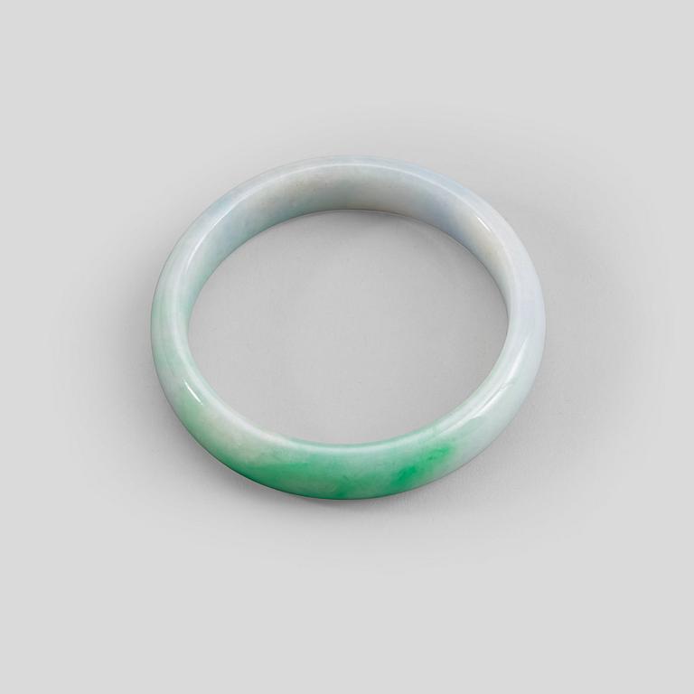 ARMRING, jadeit. Kina, 1900-tal.