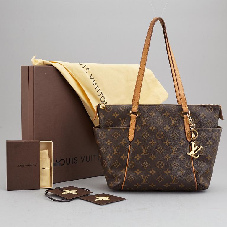 LOUIS VUITTON, a 'Totally PM' monogram canvas bag with bagcharm.