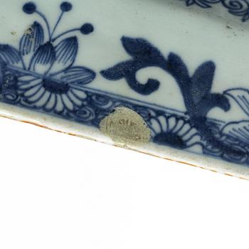 A porcelain dish, China, Qing dynasty, Qianlong 1736-95.