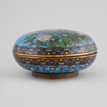 Bowl with lid, cloissoné, Japan, early 1900.