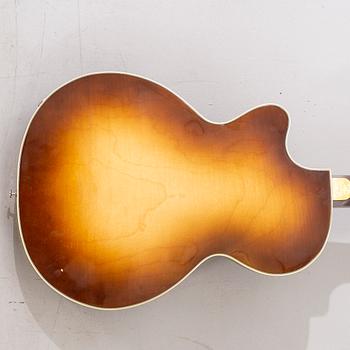 A 1960's electric bass, Höfner 500/2 Club Bass, Sunburst.