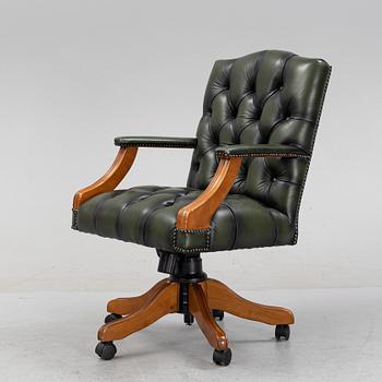 An English addjustable leather desk chair from 2006.