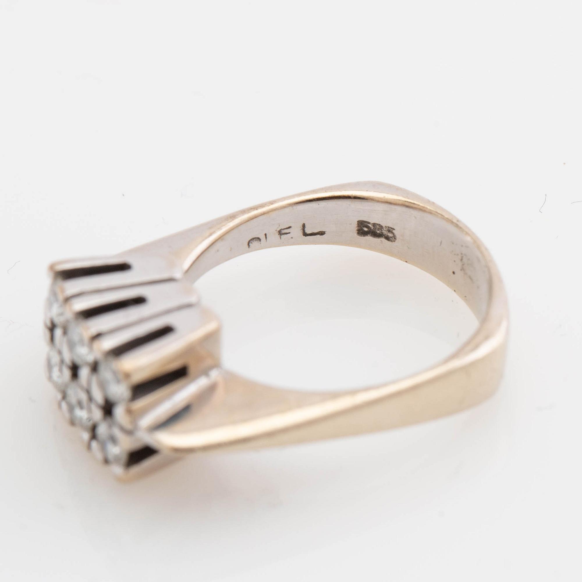 Ole Lynggaard, ring, 14K guld med runda brilliantslipade diamanter.