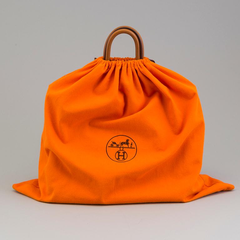 A gold togo Birkin 35 handbag by Hermès from 2004.