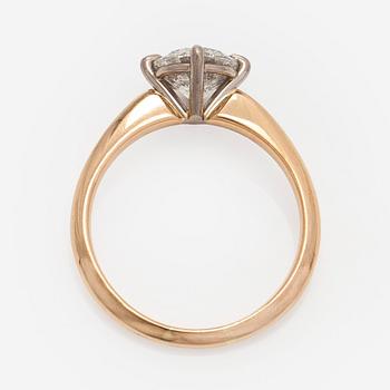 Ring, solitär, 18K guld med briljantslipad diamant 2 ct, Tarkkanen, Helsingfors 2018.