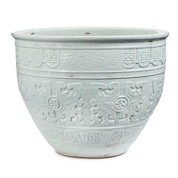 A massive blanc de chine basin, Qing dynasty, 18th Century. With a 滄亭清玩 'cang ting qing wan' mark.