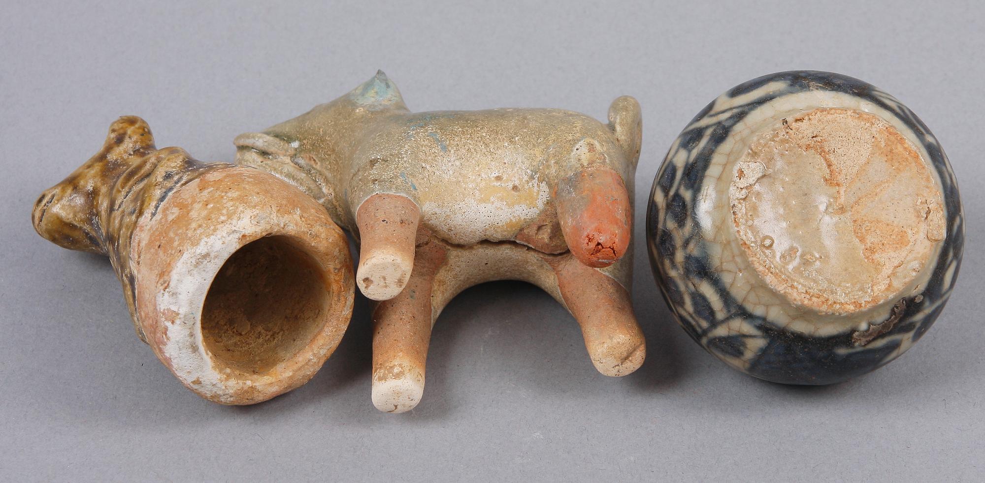 PARTI KINESISKT, 5 delar, porslin resp lergods, bla Mingstil.