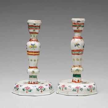 850. A pair of famille rose candle sticks, Qing dynasty, Qianlong (1736-95).