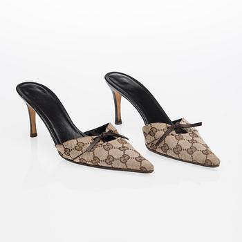 SKOR, Gucci.