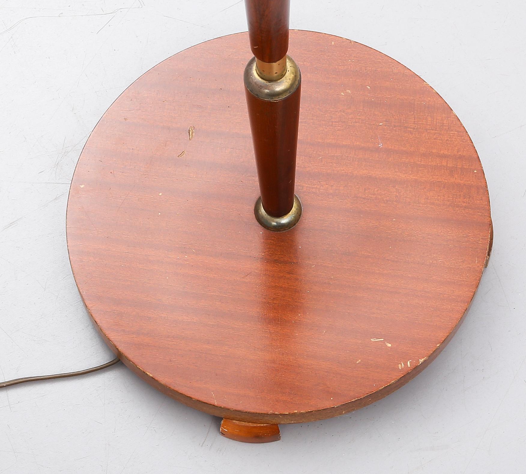 GOLVLAMPA, 1900-talets mitt.