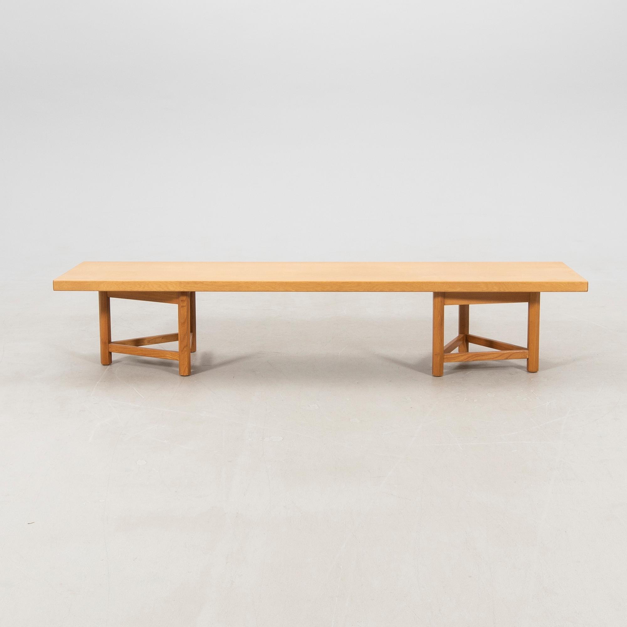 Carl Gustaf Hiort af Ornäs TV-bänk, HMN Huonekalu Mikko Nupponen, Lahtis, 1900-talets mitt.