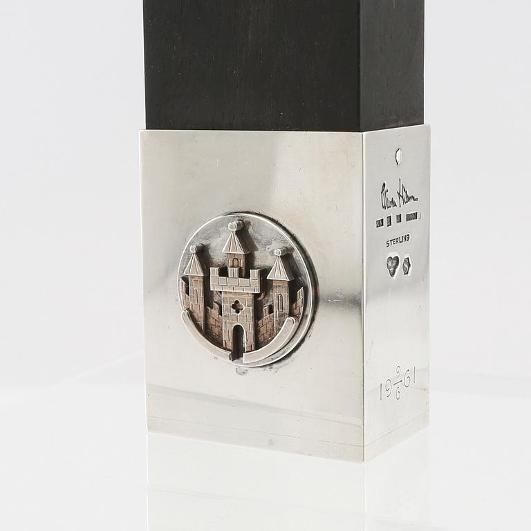 Wiwen Nilsson, seal stamp in sterling silver and ebony with the coat of arms of Lund, Lund 1961.