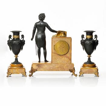 Bordsgarnityr, 3 delar, 1900-talets början. Empirestil.