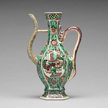 A famille verte bisquit ewer, Qing dynasty, Kangxi (1662-1722).