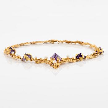 A necklace in 18K gold with faceted amethysts and cultured pearls, by Grosse.