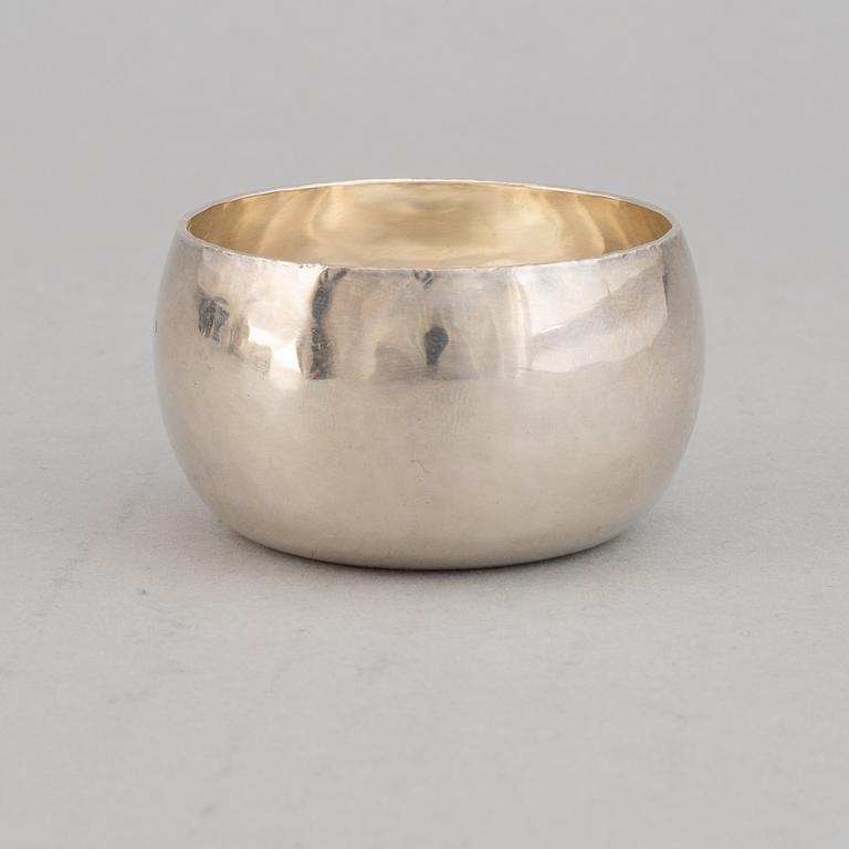 12 swedish sterling silver tumblers, mark of Eric Ericsson, Dalerik, Gävle 1964-65.