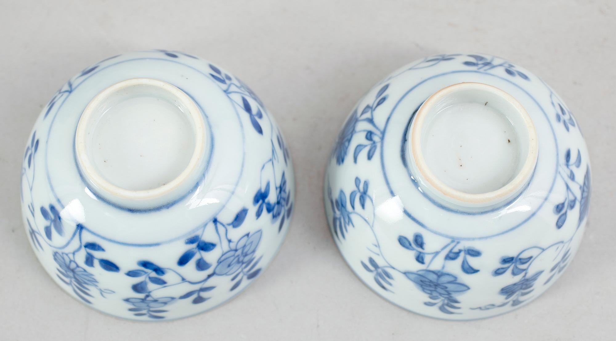 TEKANNA samt 2 TESKÅLAR, porslin, Kina, Qianlong 1736-1795.