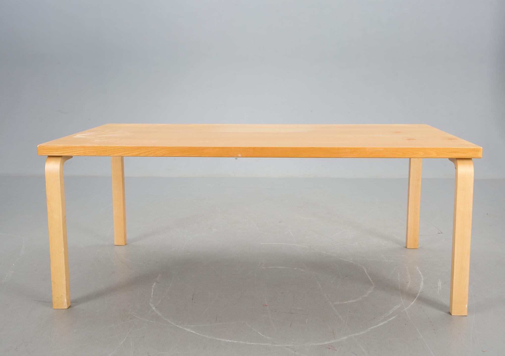 BORD, Alvar Aalto för Artek, Finland, 1900-talets andra hälft.