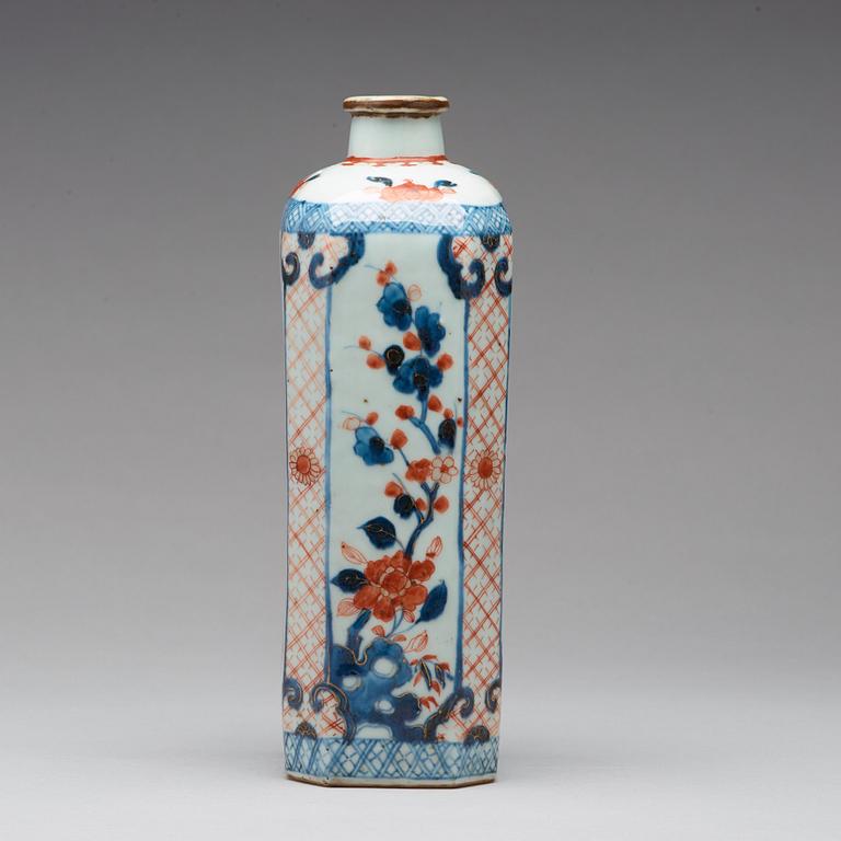 An imari bottle flask, Qing dynasty, Kangxi (1662-1722).