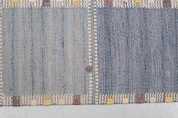 Barbro Nilsson, matto, "Falurutan mellanblå", flat weave, ca 305,5 x 202 cm, signed AB MMF BN.