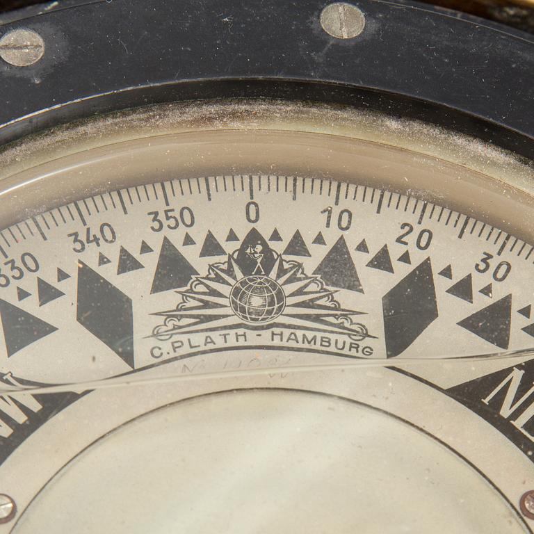 A C. Plath compass from Hamburg, Germany, first half of the 20th Century.