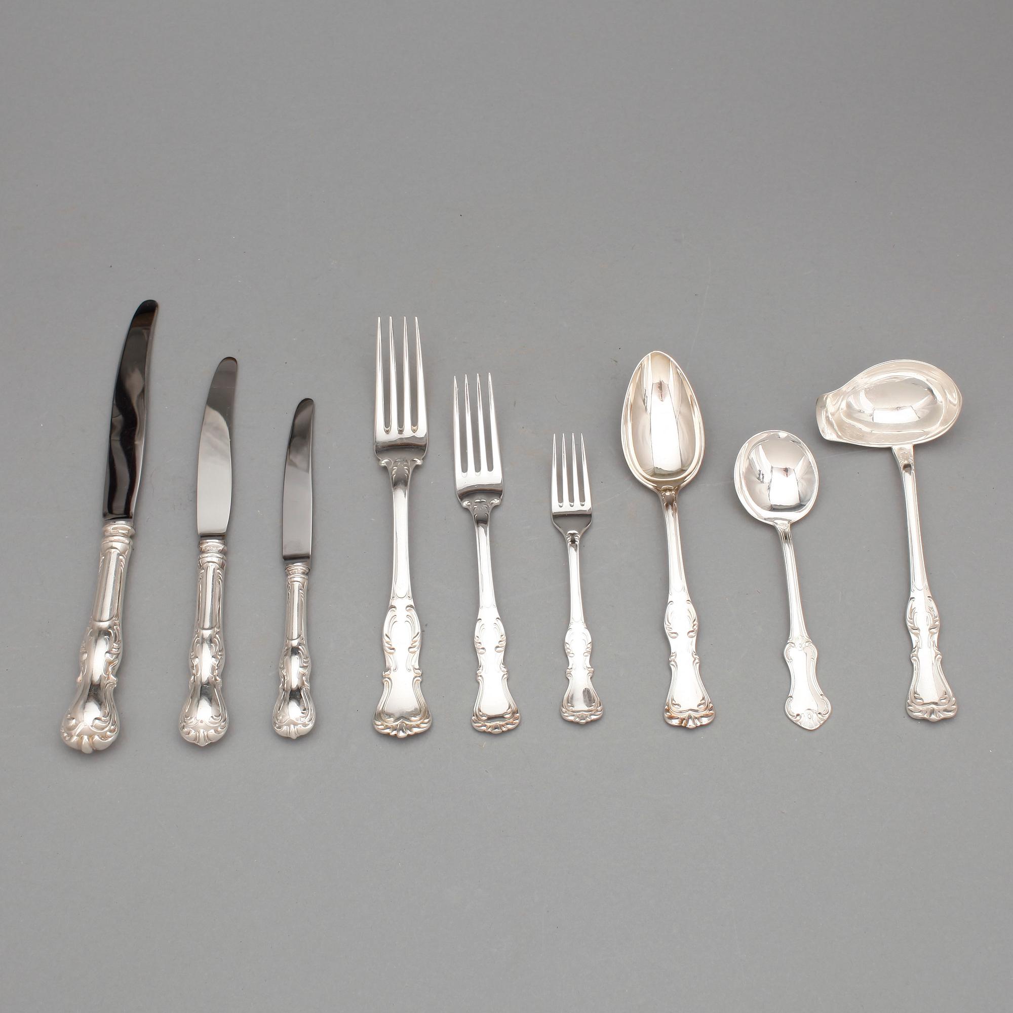 BESTICKSERVIS, 109 delar, silver modell Prins Albert CG Hallberg, Stockholm 1900-tal. Totalvikt ca 6200gr.
