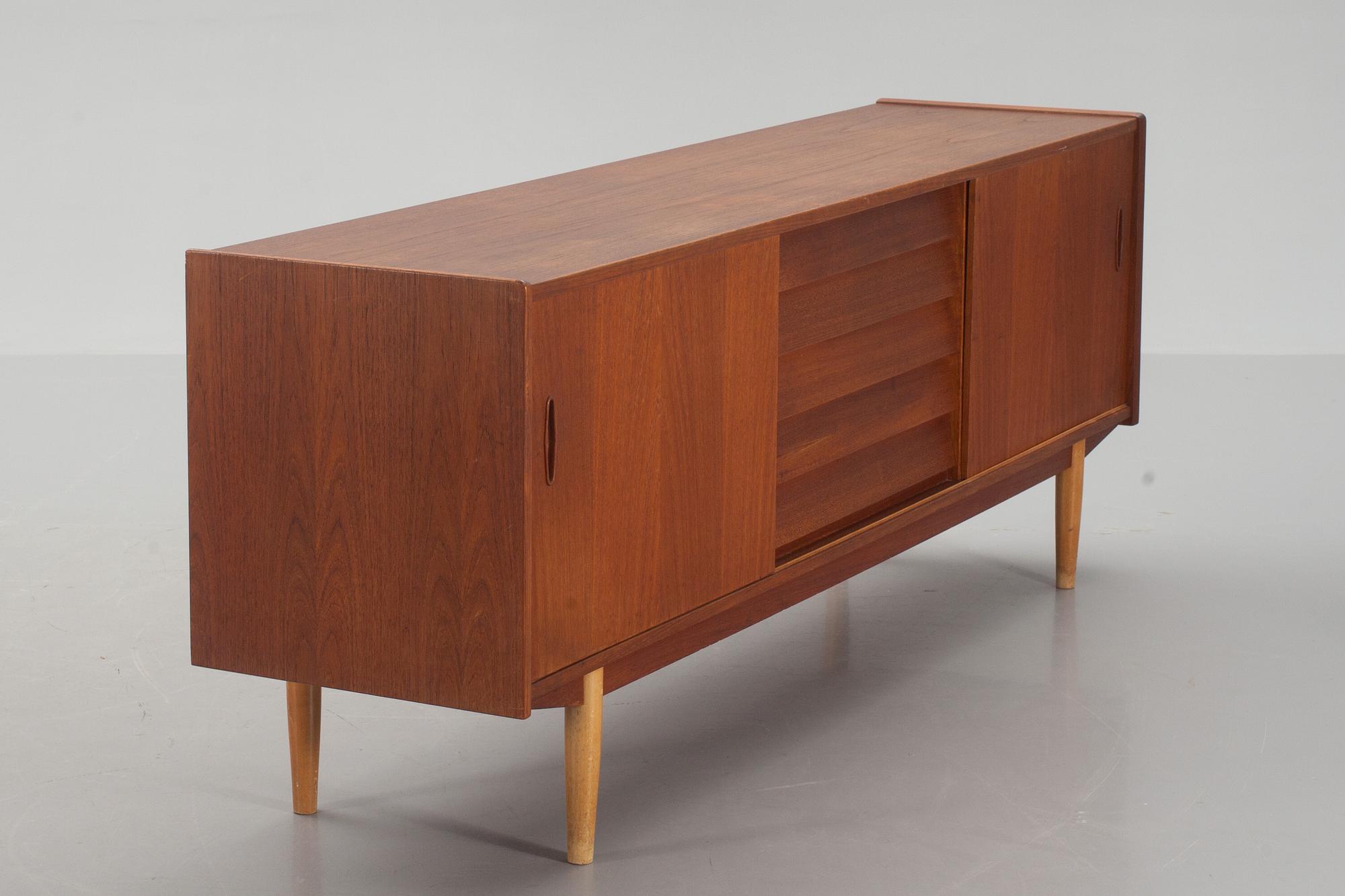 SIDEBOARD, "Trio", Nils Jonsson, Troeds, 1900-talets andra hälft.