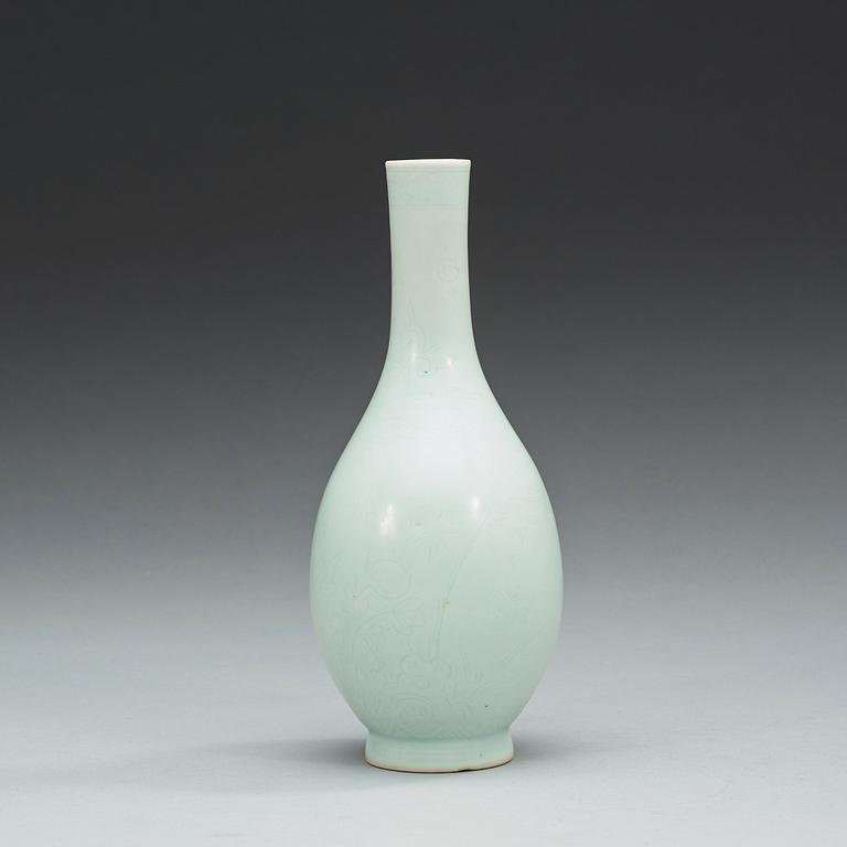 A white glazed vase, Qing dynasty, Kangxi (1662-1722).