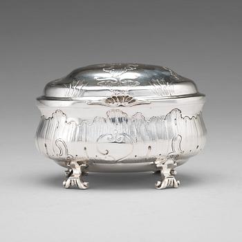 133. A German 18th century silver Rococo sugar-casket, mark of Johann Gottfried Hildebrandt, Berlin ca 1740-60 (1743-1778).