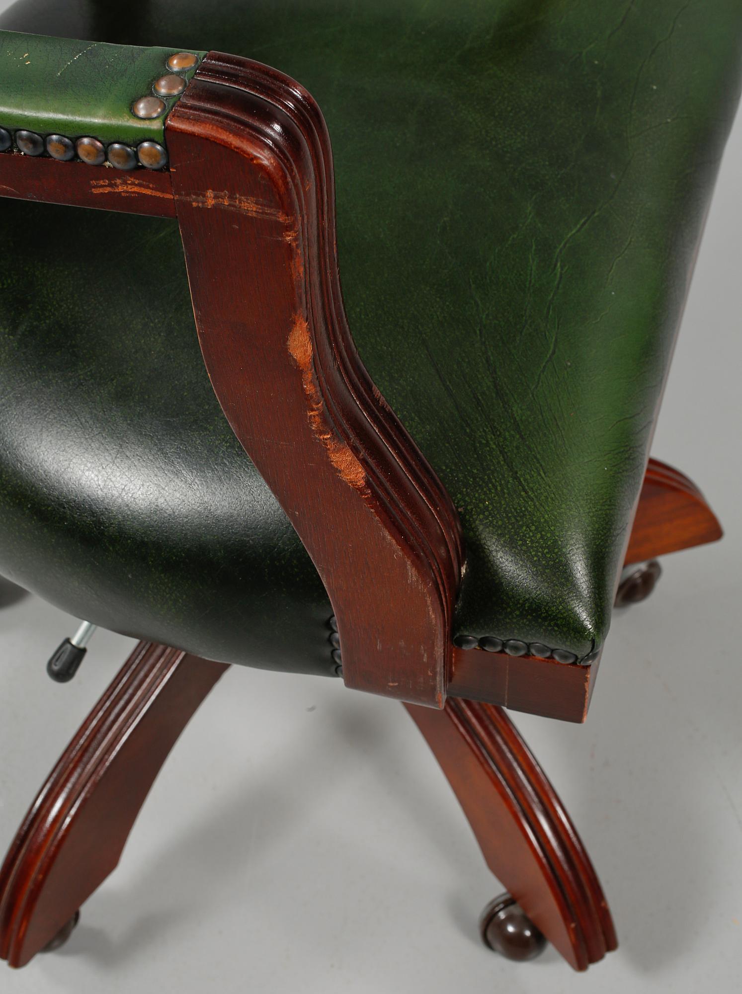 SKRIVBORDSSTOL, engelsk stil, 1900-talets andra hälft.