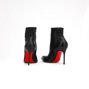 CHRISTIAN LOUBOUTIN, ett par skoletter. Storlek 37,5.