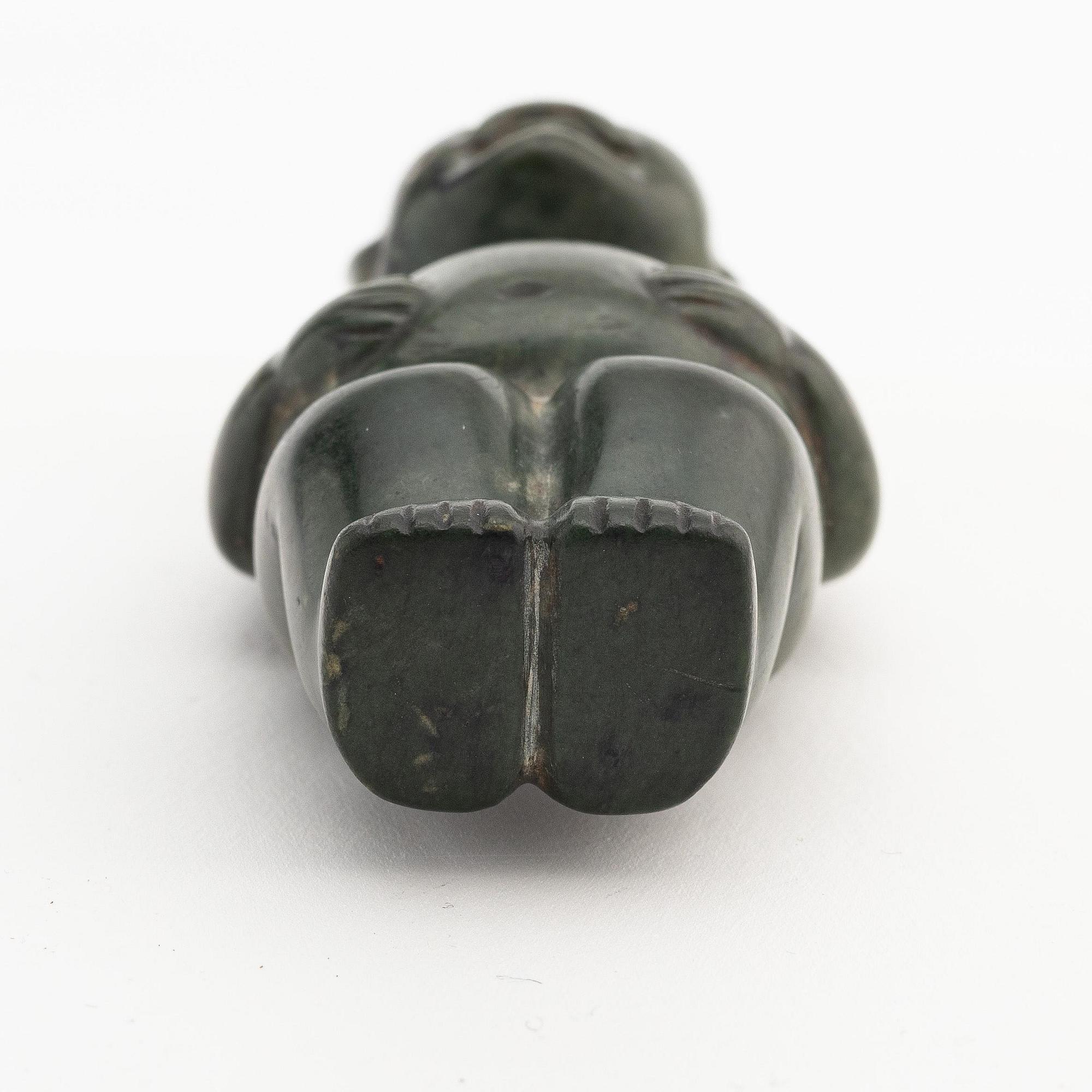 Figurin, grön sten, troligen Olmekisk 2500 f.Kr-250 e.Kr.