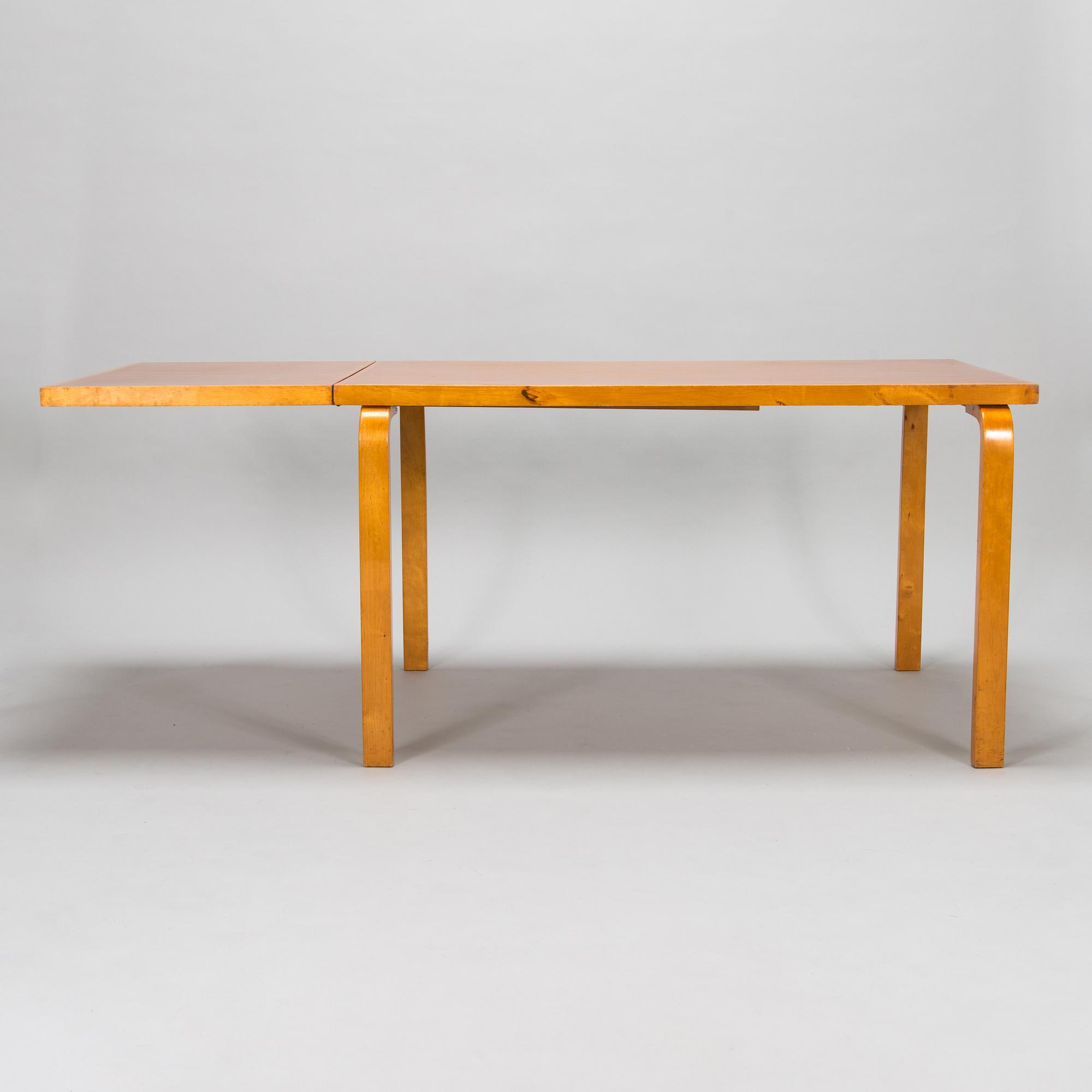 Alvar Aalto, matbord, modell DL82  för O.Y. Huonekalu-ja Rakennustyötehdas A.B 1900-talets mitt.