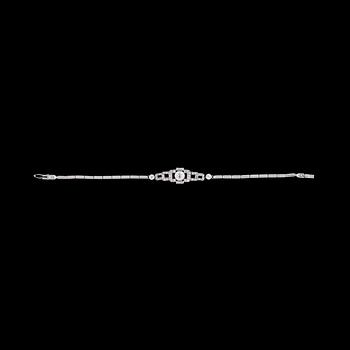 1301. ARMBAND, gammalslipad diamant, ca 1 ct, samt mindre diamanter. Art Deco, 1930-tal.