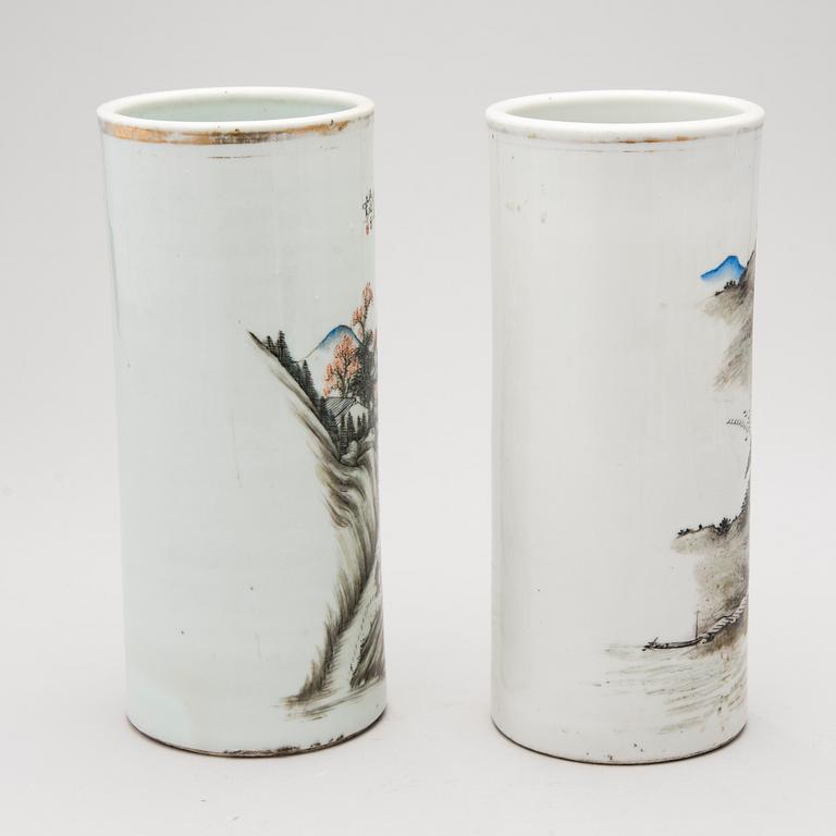 A pair of Chinese porcelain vases, Republic (1912-1949).