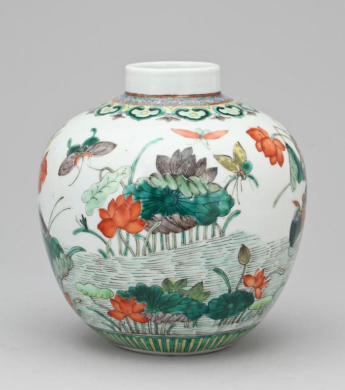 VAS, porslin, Kina, 1900-tal.