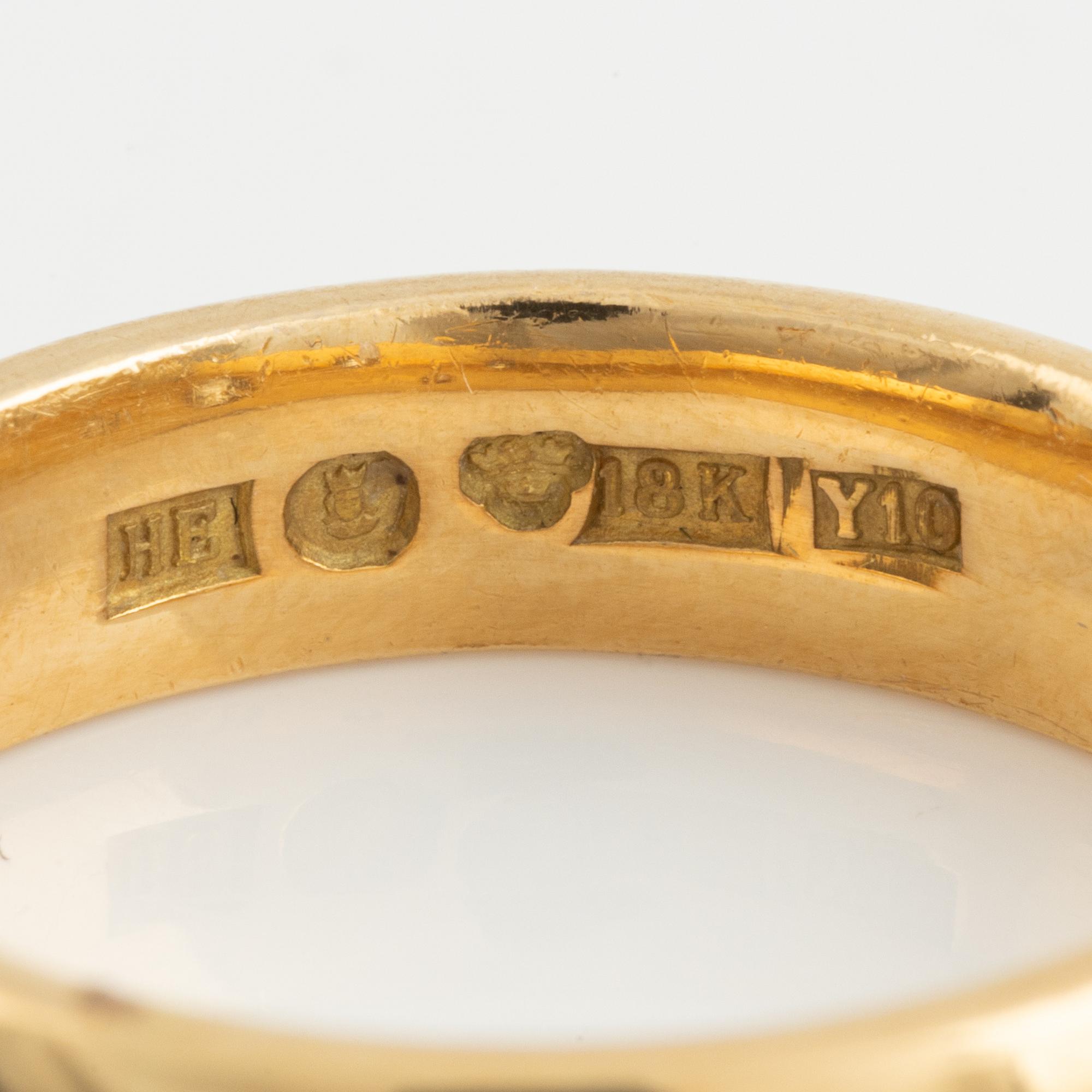 Ring, Engelbert, gold and brilliant cut diamond ring.