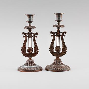 LJUSSTAKAR, 1 par, delvis försilvrad koppar, gustaviansk stil, 1800-tal.