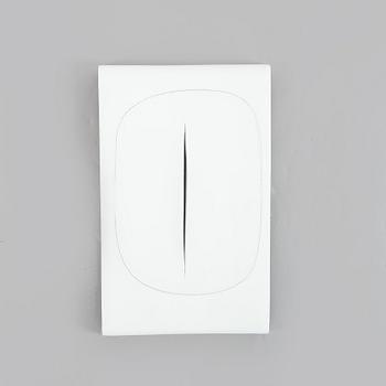 LUCIO FONTANA, relief i porslin, numrerad 70/75 a tergo på pålagd etikett i porslin.