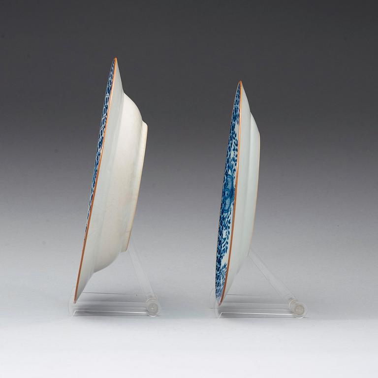 A set of two flat and two deep armorial dishes, Qing dynasty, Qianlong (1736-95).