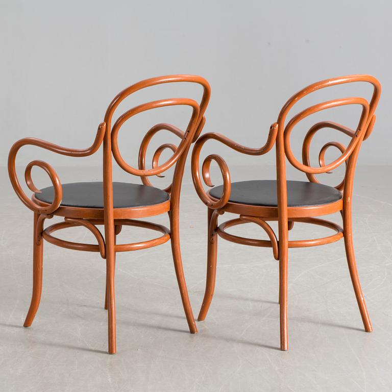 KARMSTOLAR, ett par, Thonet-typ.