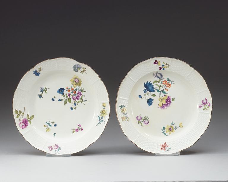 TALLRIKAR, fem stycken, porslin. Meissen, 1700-tal.