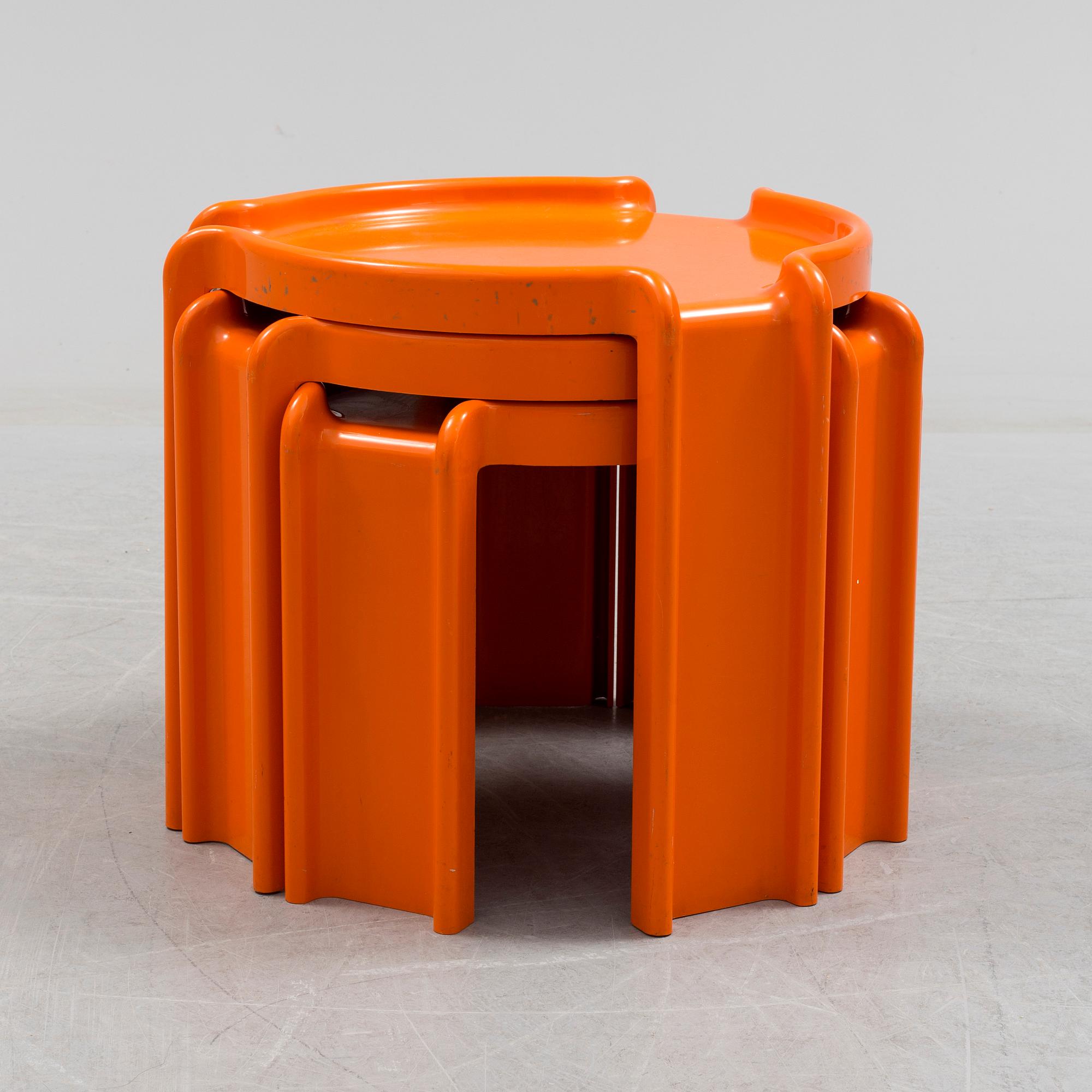 A set of three plastic nesting table probably Giotto Stoppino for Kartell. 1960s/1970s.