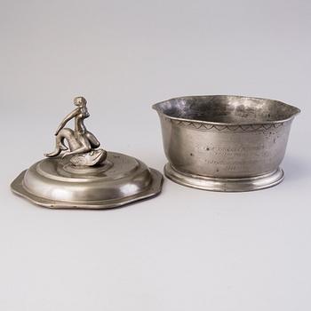 FIRMA SVENSKT TENN, A tin bowl with lid, Sweden 1920's.