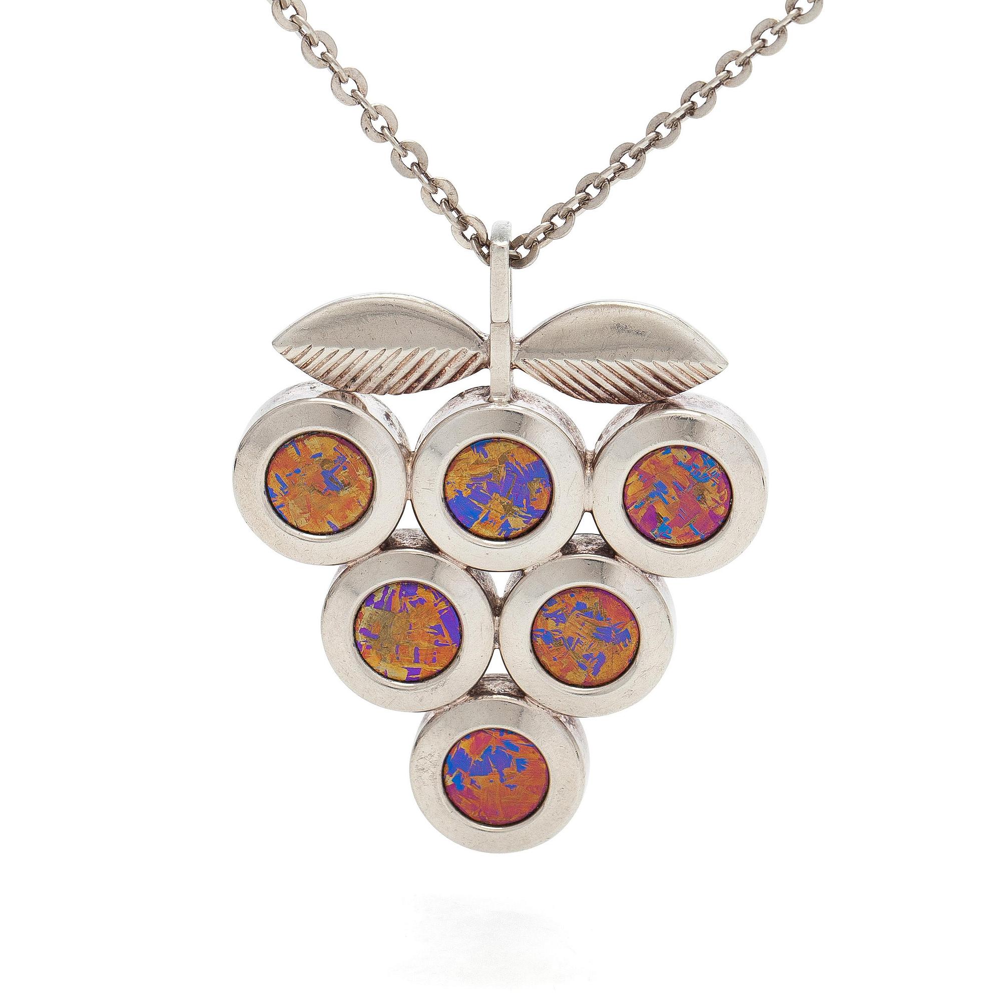 Nanny Still, hänge, silver, titan.