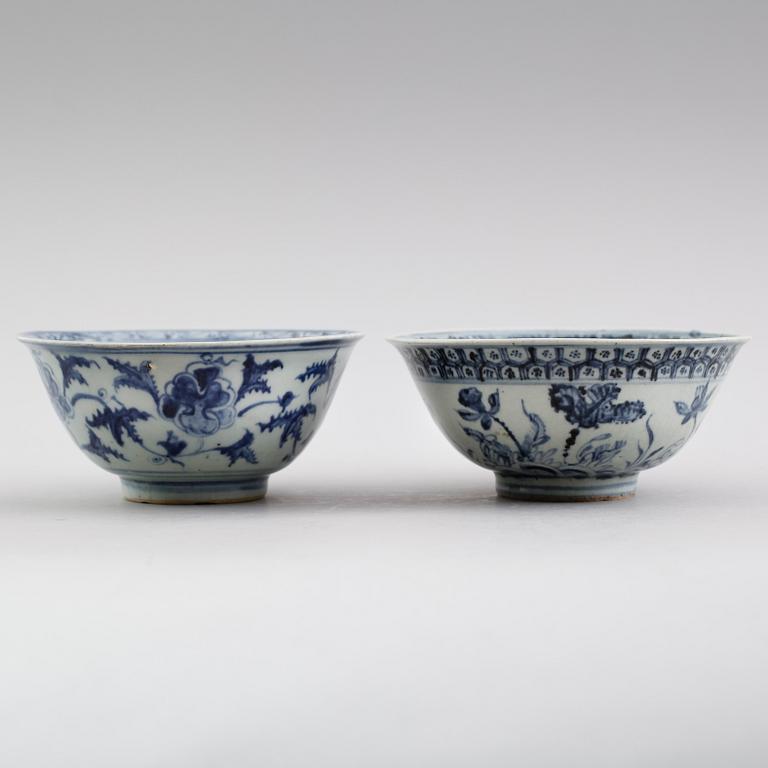 SKÅLAR, 2 st, porslin, Kina, Ming 1400-tal.