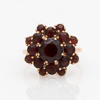 RING, fasettslipade granater, 14K guld.