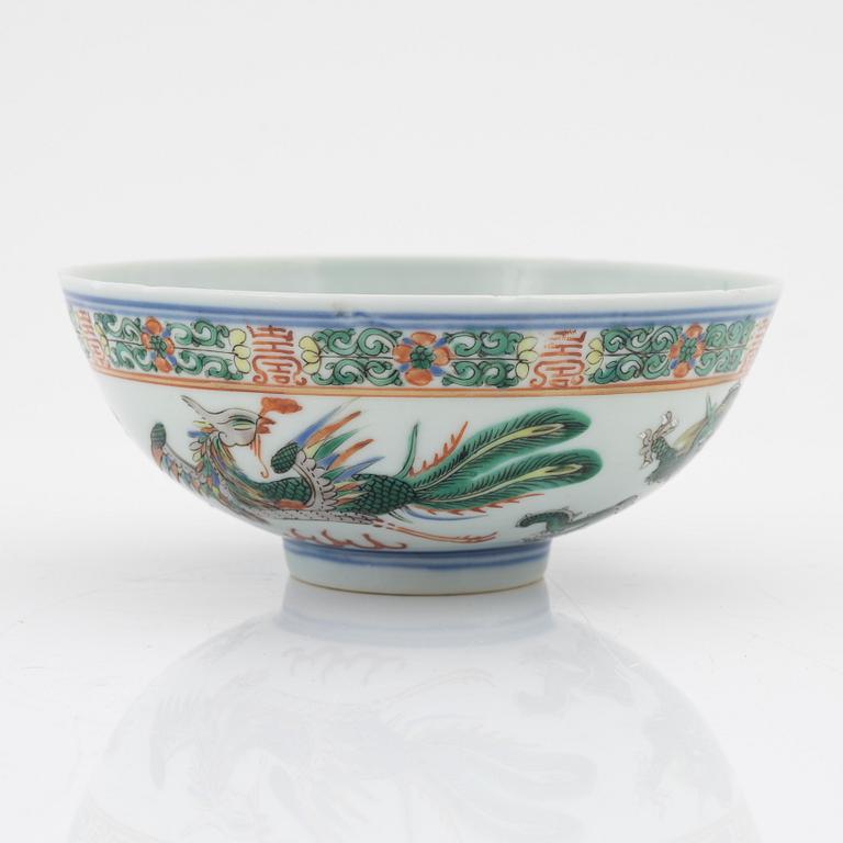 A Chinese porcelain bowl, 20th century.