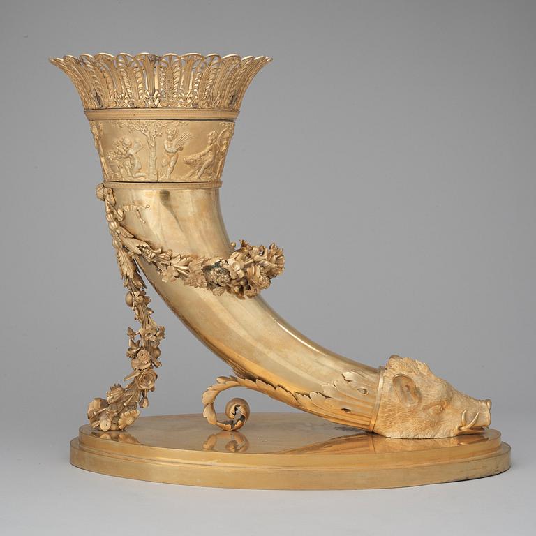 A RARE AND LARGE RHYTON VASE. French Empire, early 19th century.