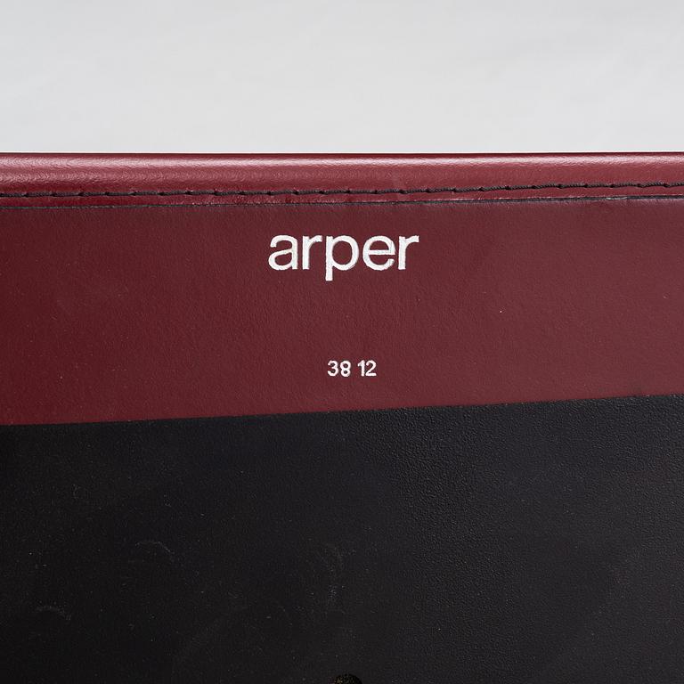 Lievore Altherr Molina, Two 'Norma' bar stools, Arper.